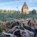 Tiga Hari Berturut-turut Kawasan Dieng Diselimuti Embun Es