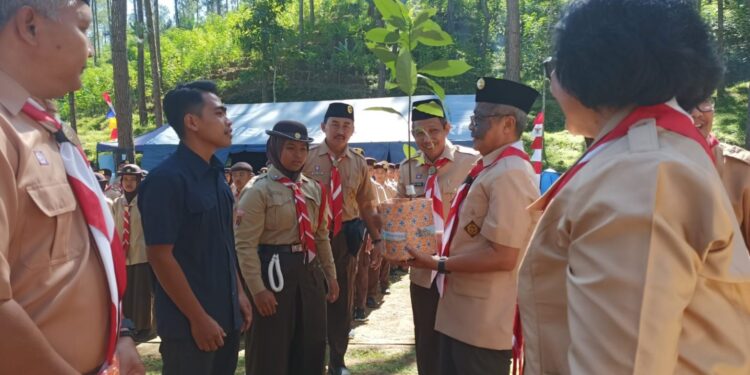 SMPN 2 Banjarnegara Sumbang 234 Bibit Alpukat di Gelaran Kemah Bakti Revolusi Mental