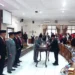 Ketua DPRD Banyumas dr Budhi Setiawan, bergantian dengan unsur wakil ketua menandatangani pengusulan pemberhentian akhir masa jabatan bupati dan wakil bupati , dalam rapat paripurna, Senin 7 Agustus 2023. (SMBanyumas/Agus Wahyudi)