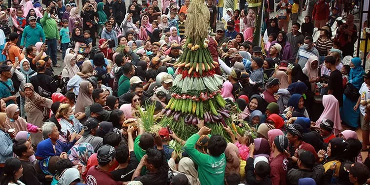 Setelah Tiga Tahun Vakum, Grebeg Suran Baturaden Berlangsung Meriah
