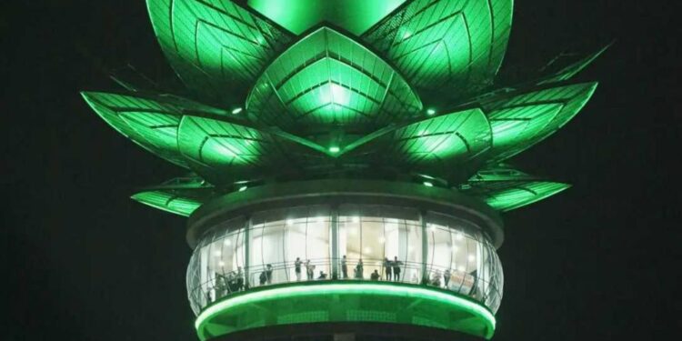 Dari Menara Pandang Teratai Tampak Pesona Purwokerto dan Hamparan Alam Sekitarnya