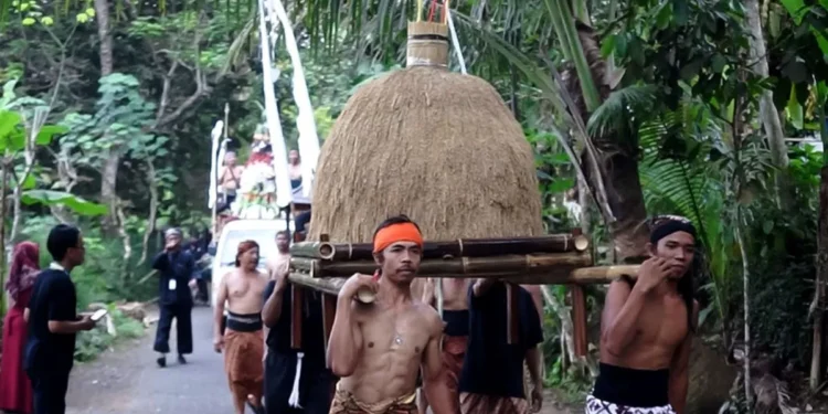 Menengok tradisi ruwat bumi ala “Cartoon Village Sidareja” di Purbalingga