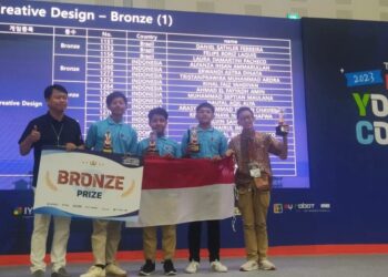 Dua Santri Minhajut Tholabah Raih Medali Perunggu dalam Kontes Robot di Korea Selatan