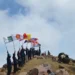 Bendera Parpol Peserta Pemilu Dikibarkan di Puncak Gunung Slamet