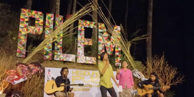 Komunitas Penyair Banjarnegara ‘Kenduri Puisi’ di Hutan Igir Lempuyang Jalatunda